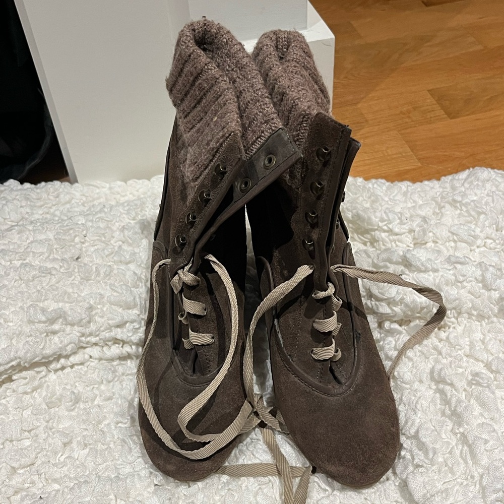 Gianni Bini platform lace up boots, brown, suede, 6
